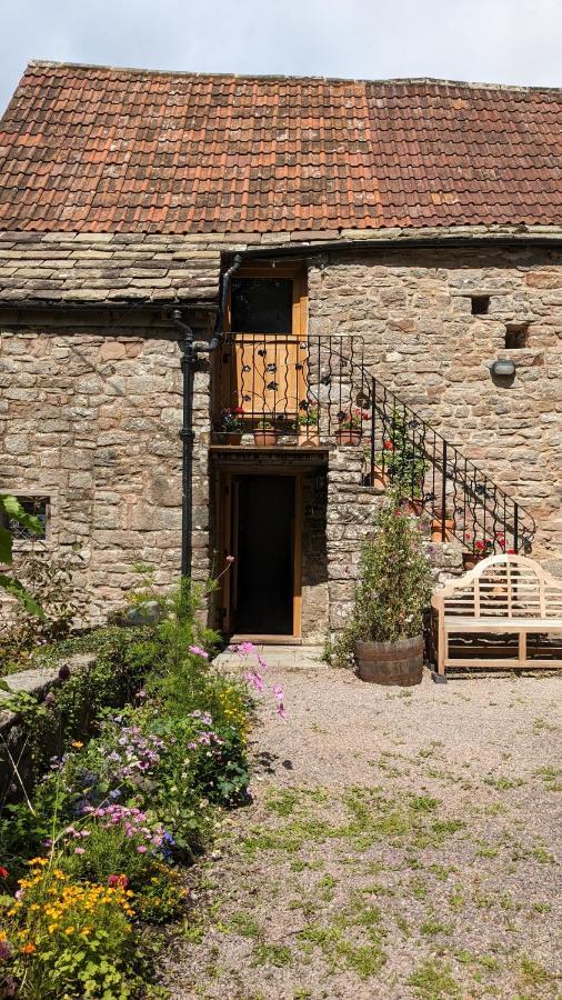 Hayloft Studio In Historic Barn Saint Briavels Esterno foto